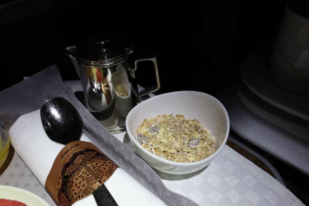 EVA Air 787 business class – Muesli