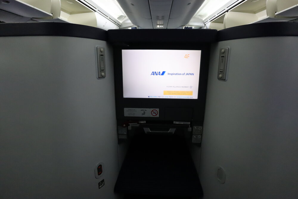 ANA 787 business class – Entertainment screen