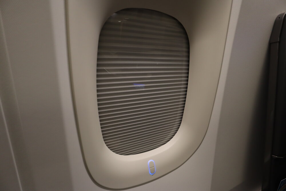 ANA 777 new business class – Window blinds