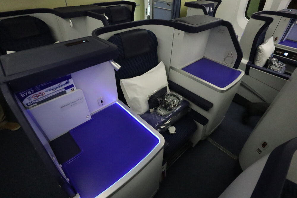 ANA 787 business class – Throne seat