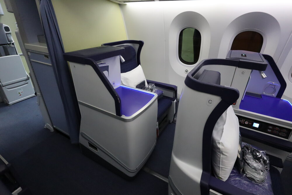 ANA 787 business class – Window seat