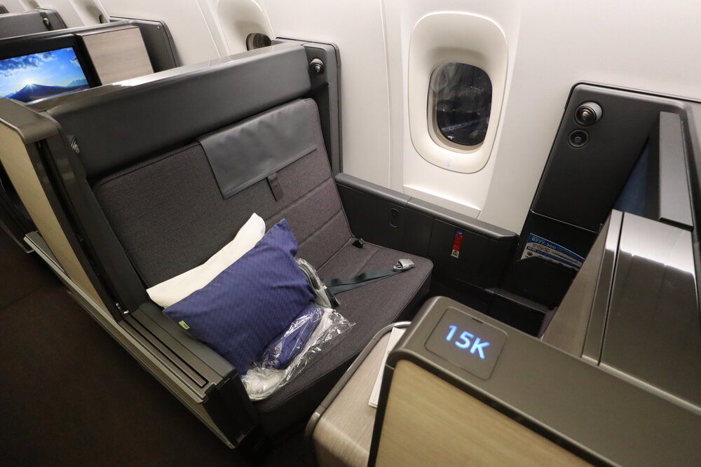 ANA 777 new business class