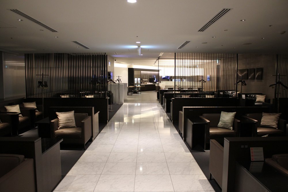 ANA Suite Lounge Tokyo Haneda – Hallway