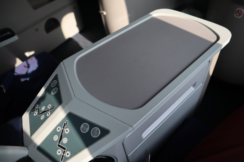 Air China business class – Seat console