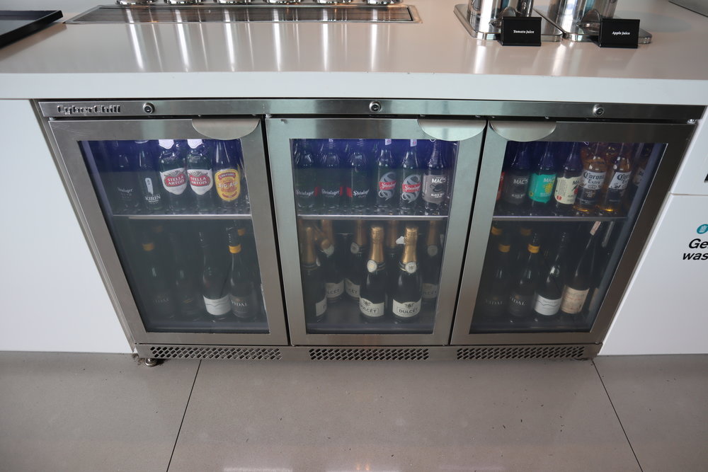 Air New Zealand Lounge Auckland – Beer and wine