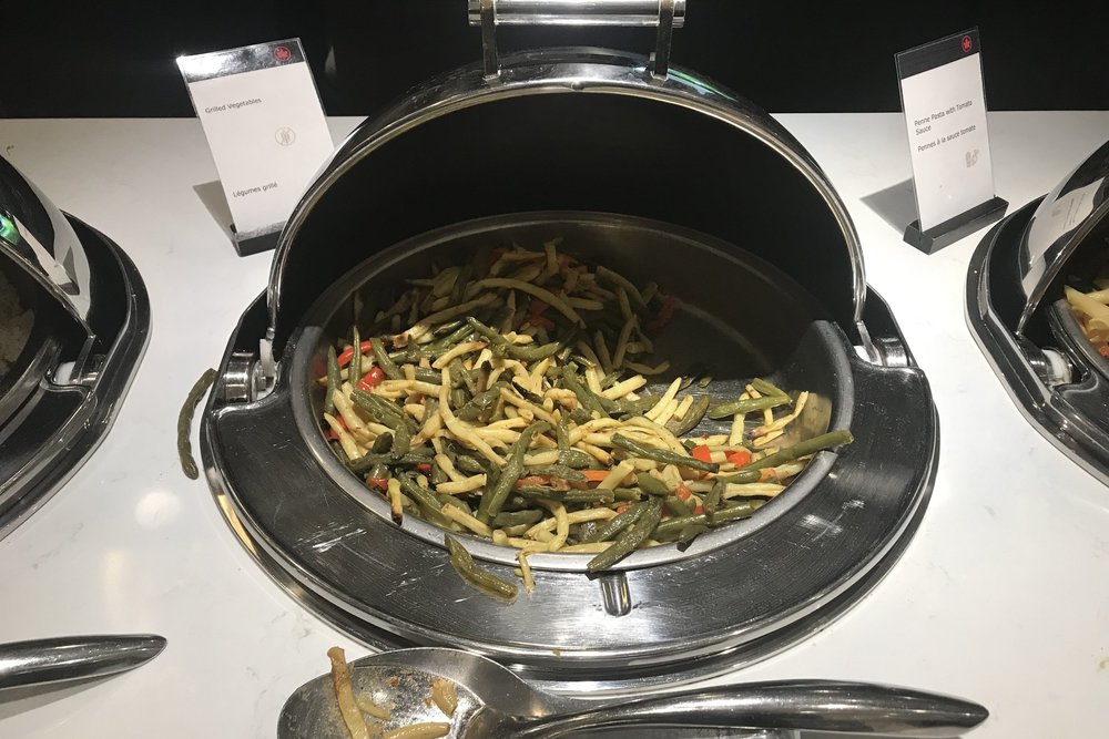 Air Canada Maple Leaf Lounge Calgary (Domestic) – Veggies