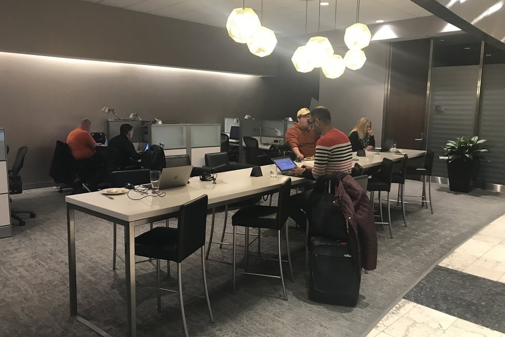 Air Canada Maple Leaf Lounge Calgary (Domestic) – Workstations