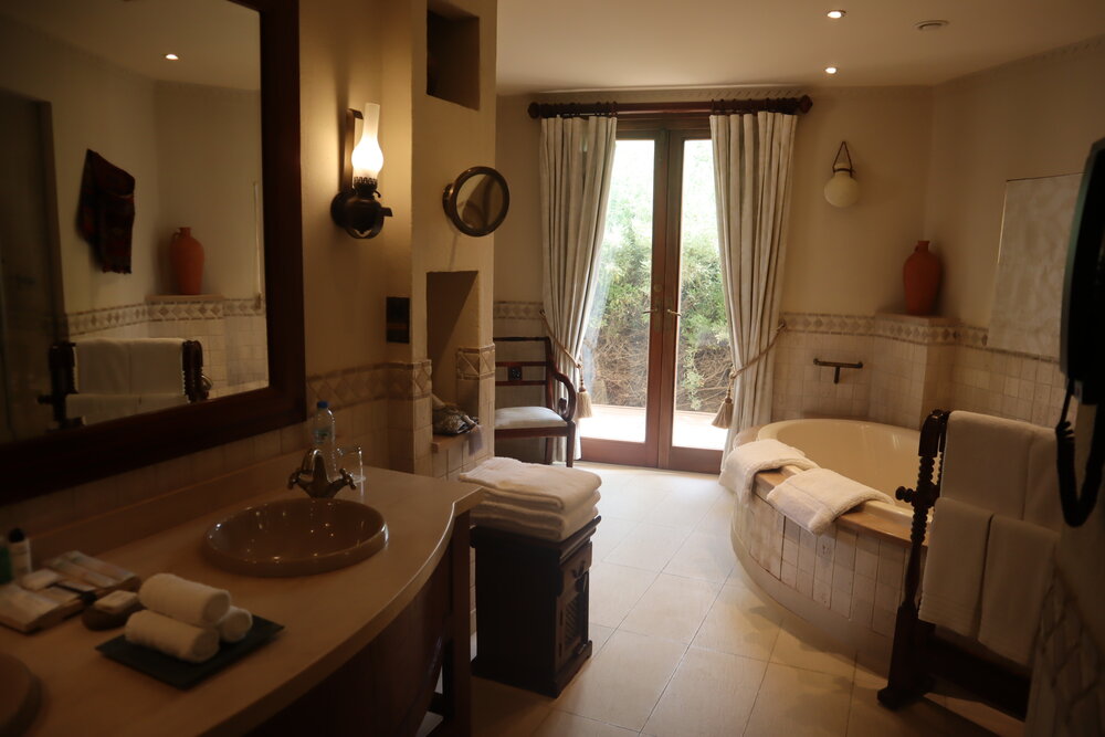 Al Maha Desert Resort Dubai – Bedouin Suite bathroom