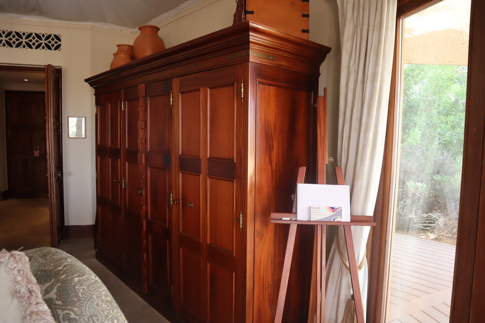 Al Maha Desert Resort Dubai – Bedouin Suite closet