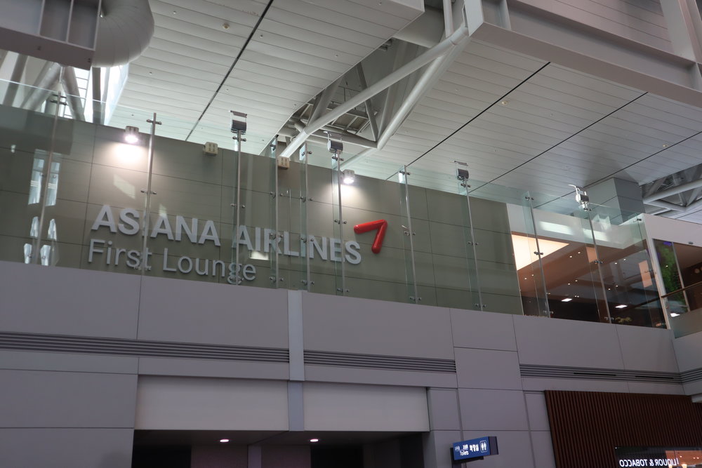 Asiana Airlines First Class Lounge – View from concourse