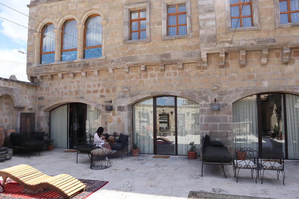 Sultan Cave Suites hotel – Courtyard