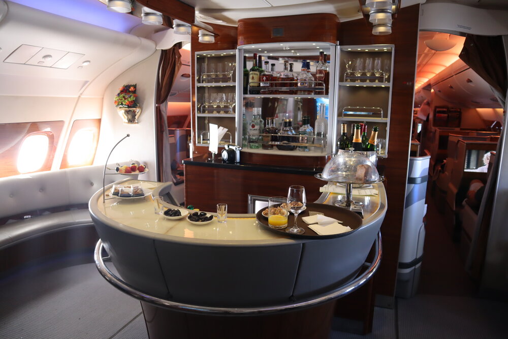 Emirates A380 First Class – Bar &amp; lounge