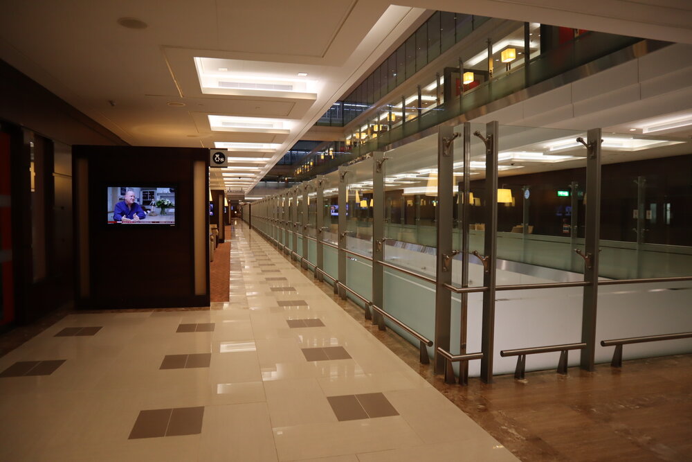 Emirates First Class Lounge (Concourse A) – Walkway