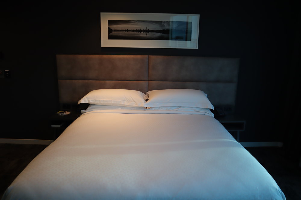 Four Points by Sheraton Auckland – Corner Room king bed