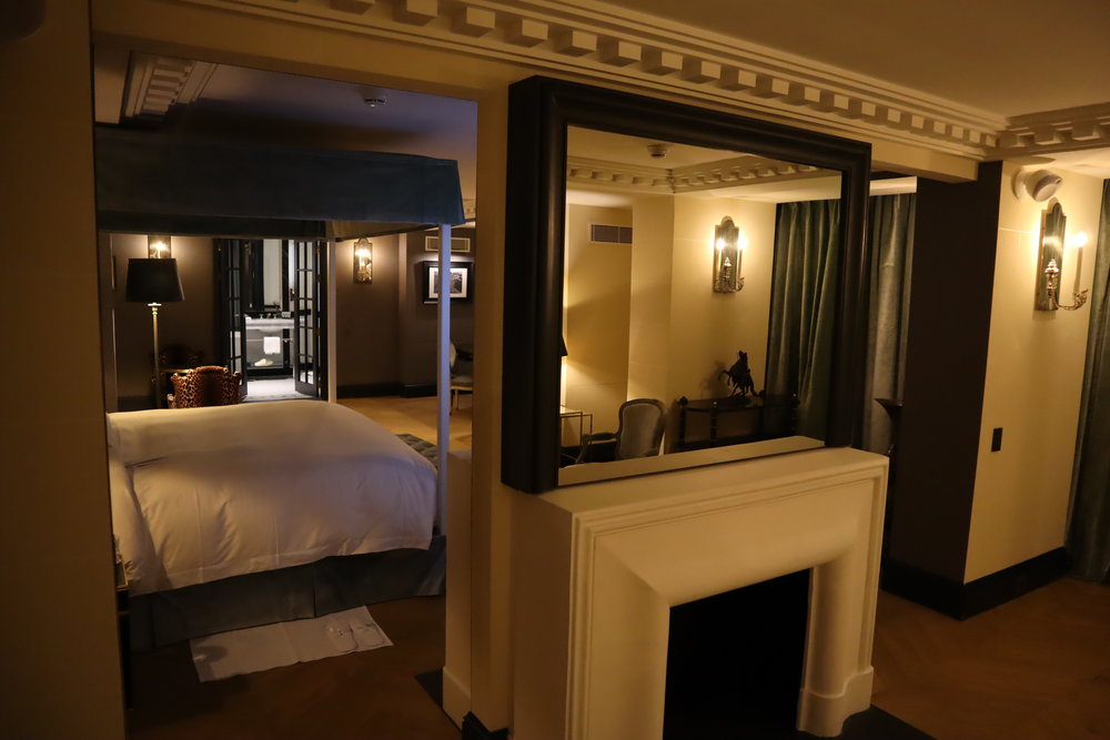 Hôtel de Berri Paris – Berri Suite mirror