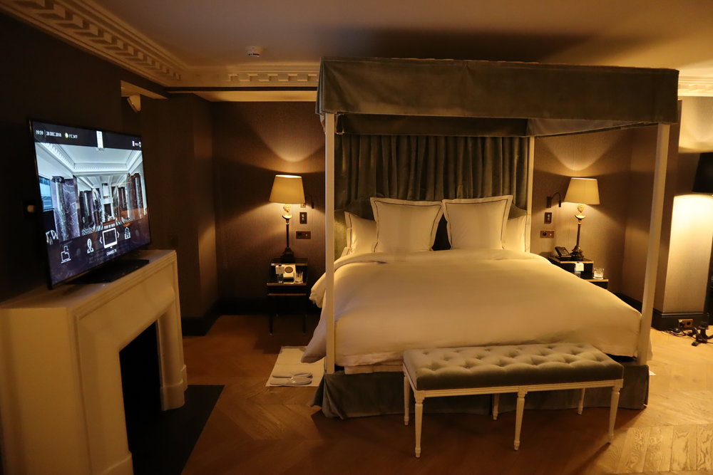 Hôtel de Berri Paris – Berri Suite king bed