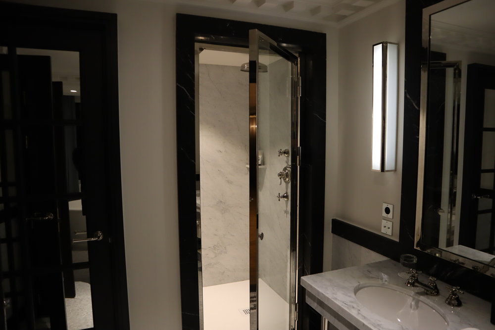 Hôtel de Berri Paris – Berri Suite shower