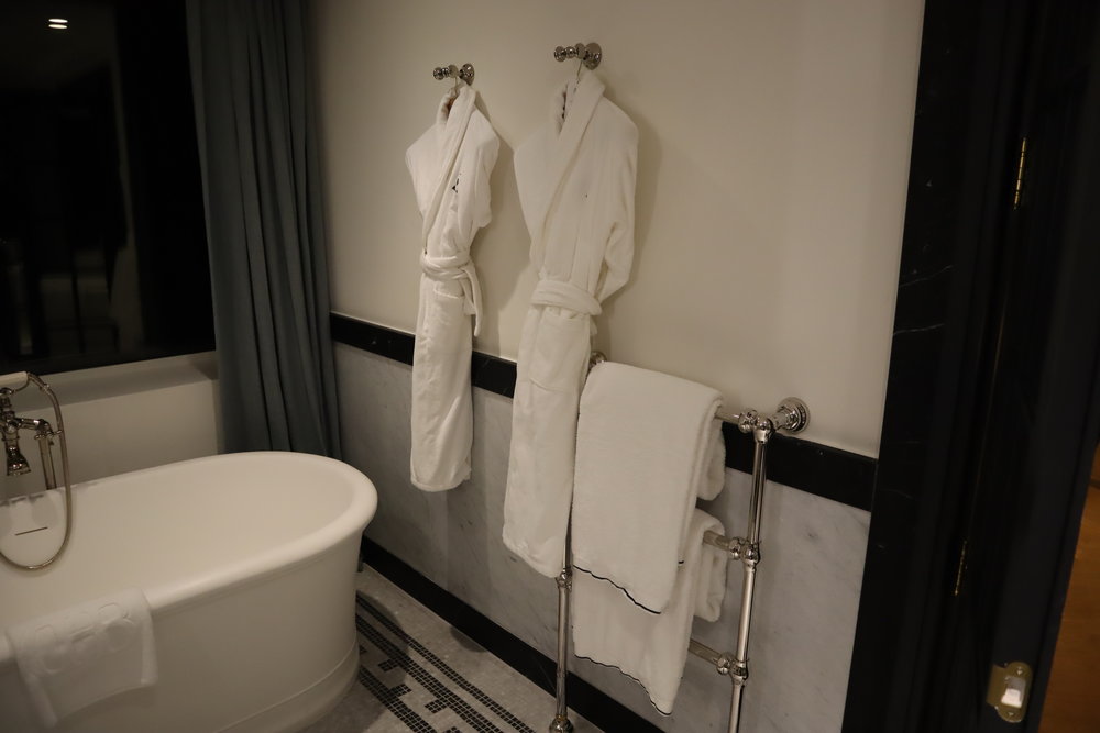 Hôtel de Berri Paris – Berri Suite bathroom