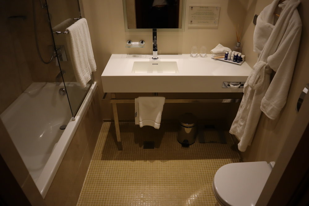 Hotel Telegraaf Tallinn – Junior suite bathroom