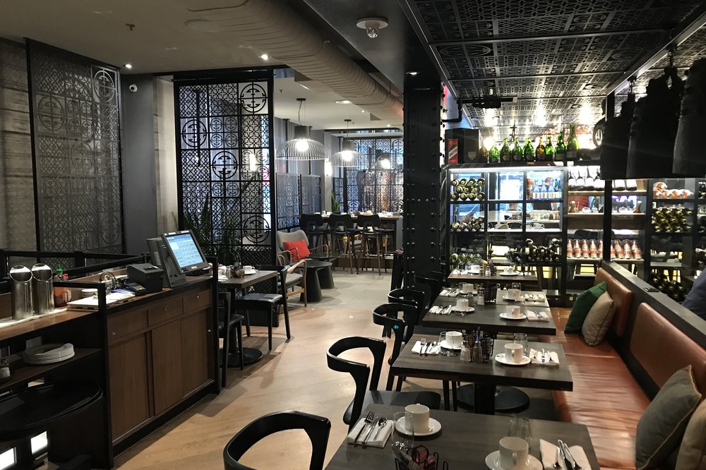 Renaissance Montreal Downtown – Le East restaurant