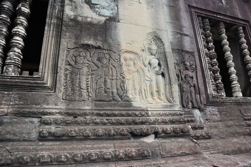 Angkor Wat – Devatas