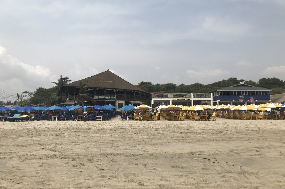 Labadi Beach – Restaurants and bars