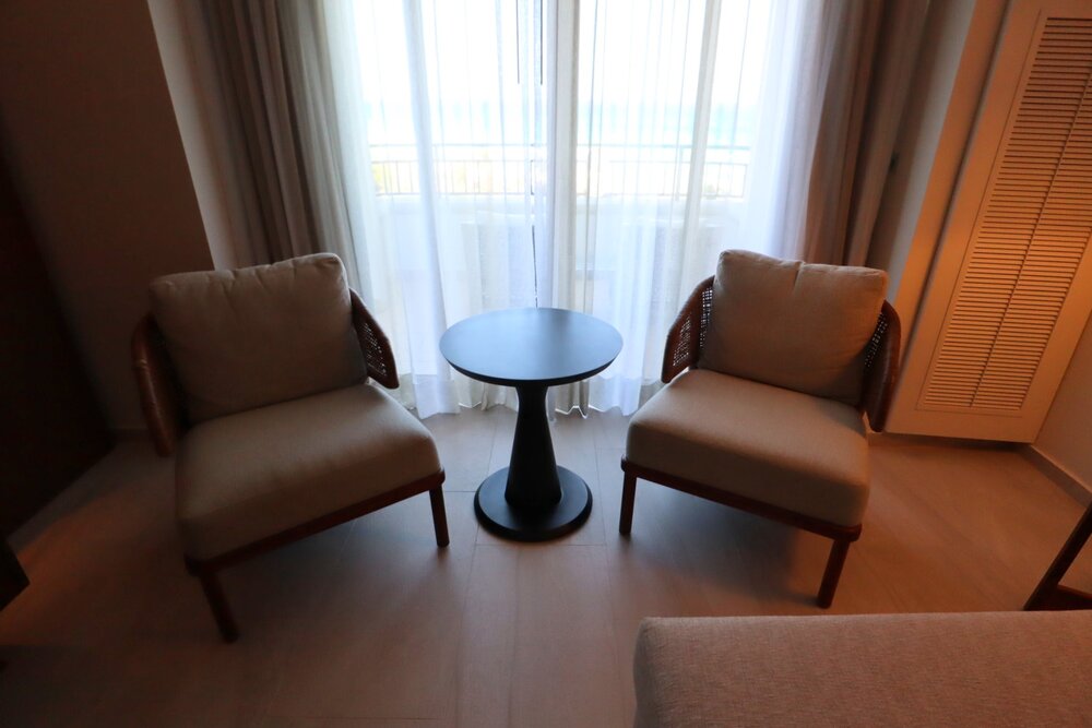 JW Marriott Cancún Resort &amp; Spa – Caribbean Suite sitting area