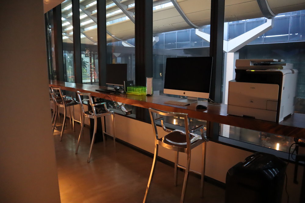 JW Marriott Singapore South Beach – Executive Lounge workstations