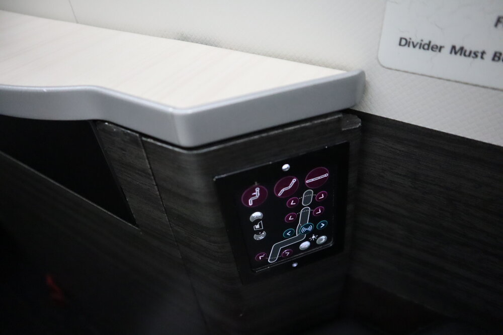 Japan Airlines business class – Seat controls