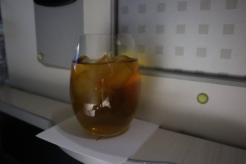 Japan Airlines business class – Iced oolong tea