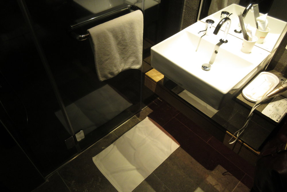 Japan Airlines First Class Lounge Tokyo Narita – Shower room