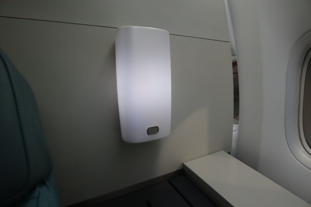 Korean Air 747 First Class – Lamp