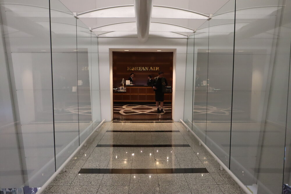 Korean Air First Class Lounge New York JFK – Front desk