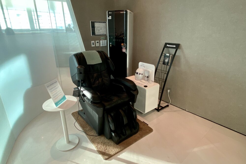 Korean Air First Class Lounge Seoul – Massage room