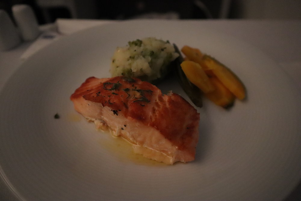 LOT Polish Airlines business class – Fried salmon with potato purée