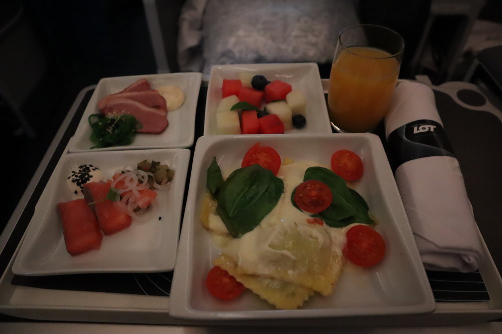 LOT Polish Airlines business class – Pre-landing meal