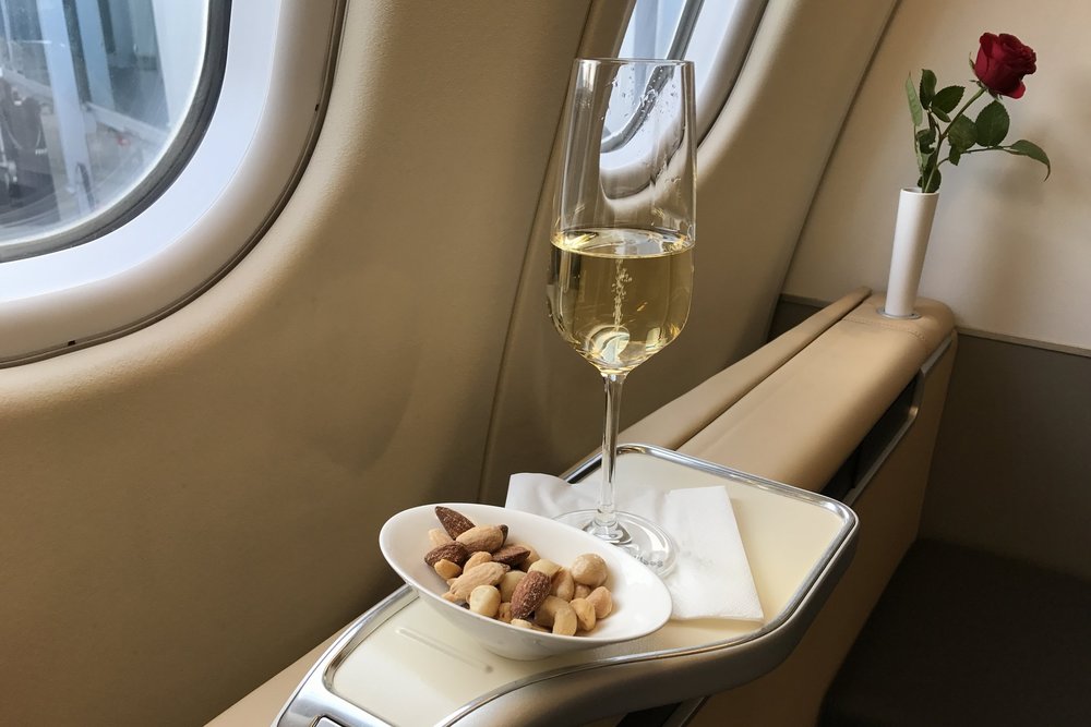 Lufthansa First Class – Welcome champagne