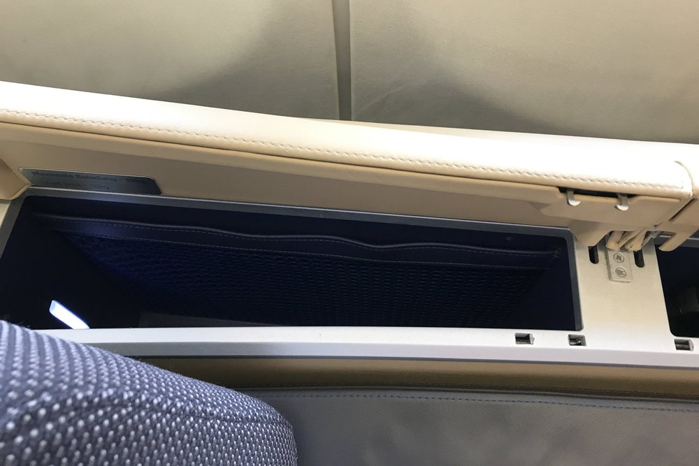 Lufthansa First Class – Storage compartment