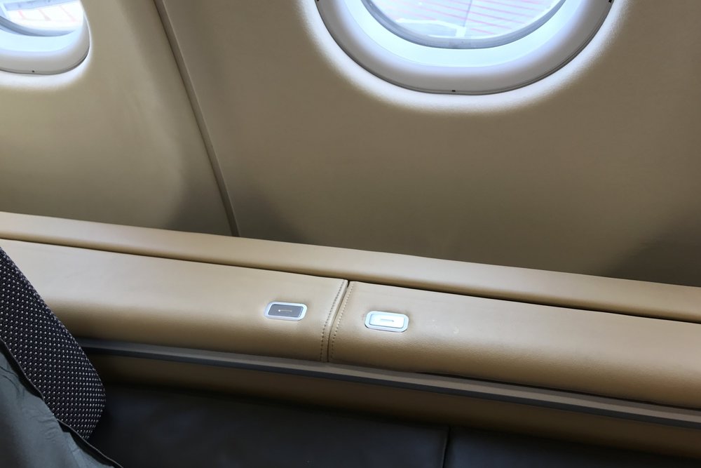 Lufthansa First Class – Storage compartments