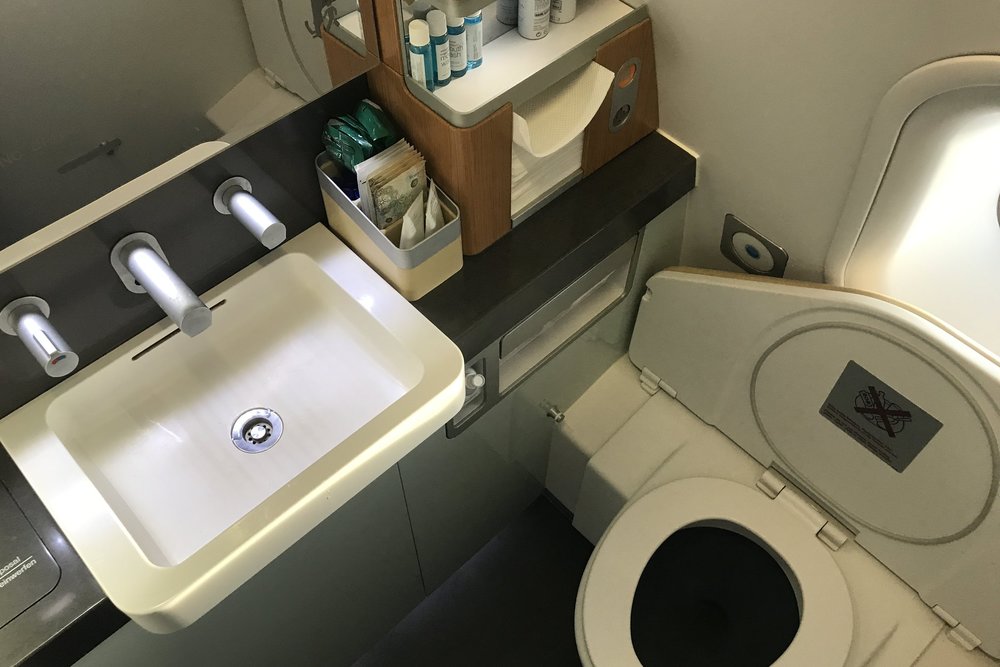 Lufthansa First Class – Lavatory