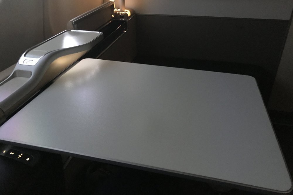 Lufthansa First Class – Tray table