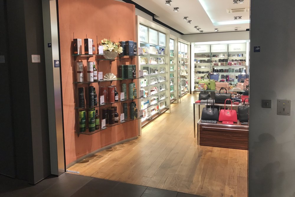 Lufthansa First Class Terminal Frankfurt – Duty free shop