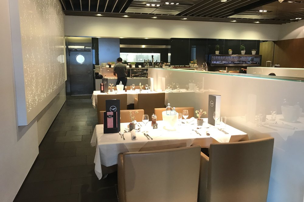 Lufthansa First Class Terminal Frankfurt – Dining area