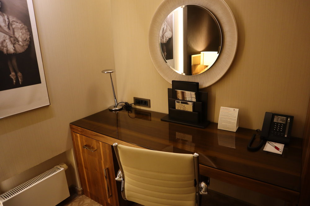 Novosibirsk Marriott Hotel – Junior suite desk