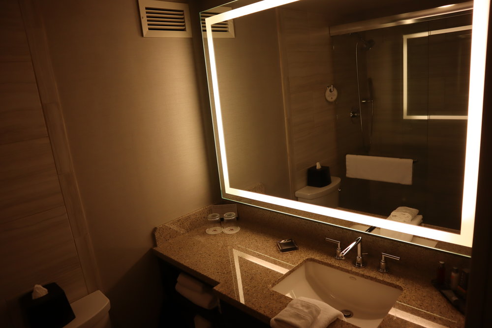 Portland Marriott Downtown Waterfront– Sink and mirror