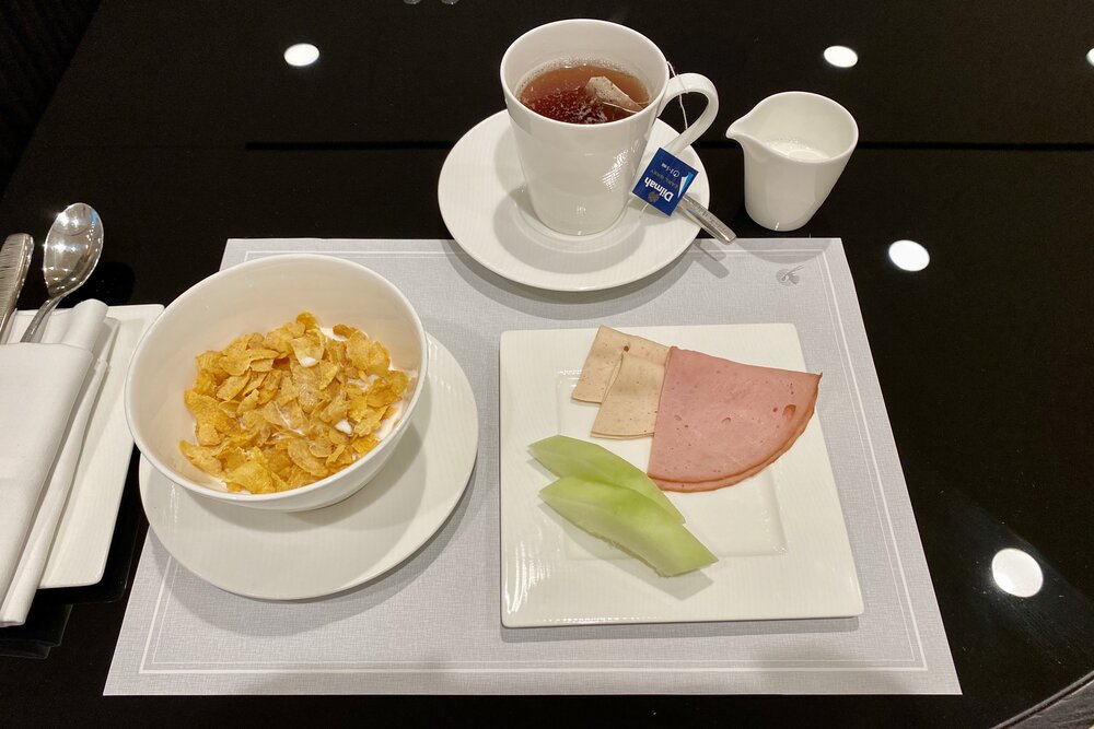 Qatar Airways Arrivals Lounge Doha – Breakfast