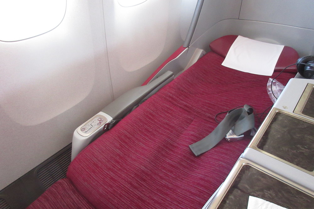 Qatar Airways 777 business class – Bed