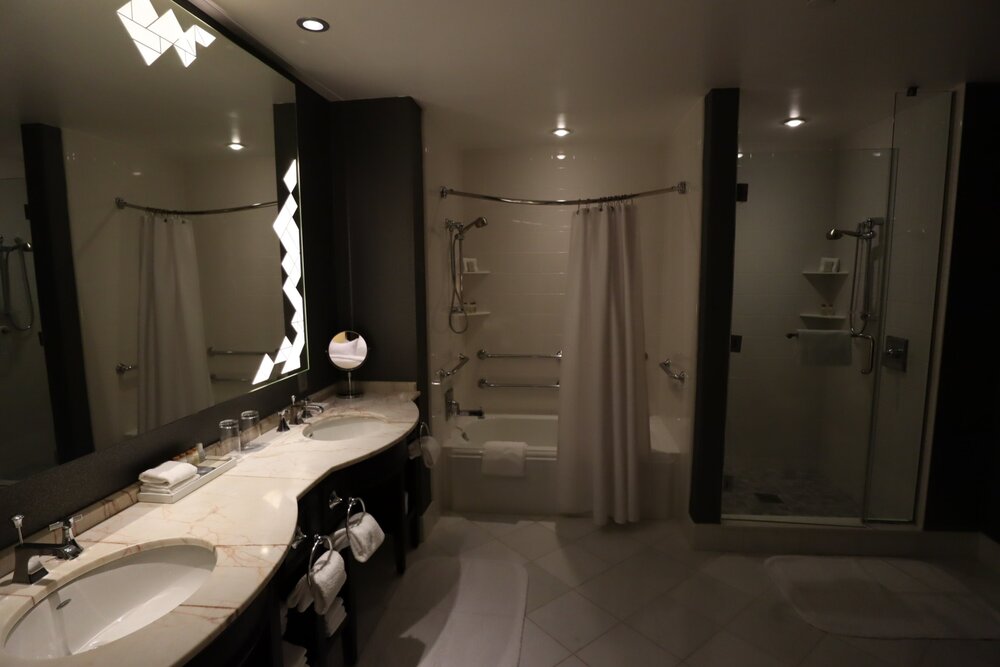 Renaissance Providence Downtown – Vice Presidential Suite master bathroom