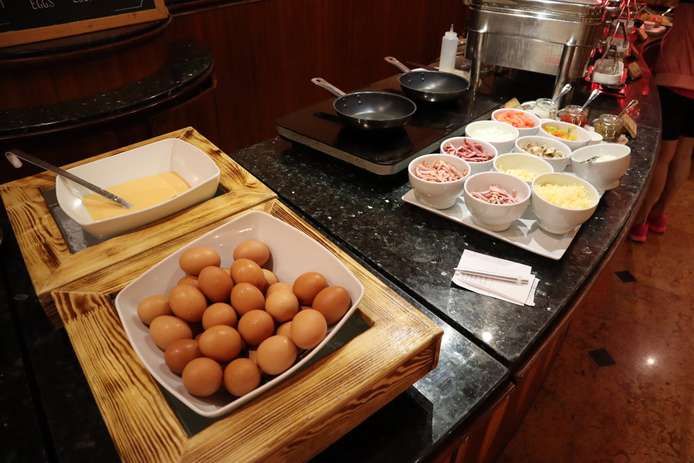 Renaissance St. Petersburg Baltic Hotel – Omelette station