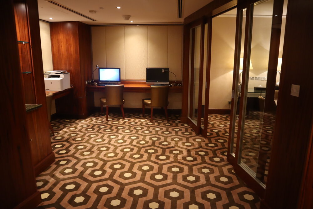 Sheraton Oman – Sheraton Club computer workstations